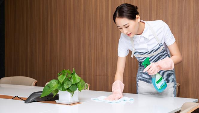 夏日保洁不易，这些小细节助你一臂之力（保洁服务指南）